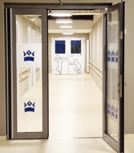 ECOLE CHARLEMAGNE COULOIR VESTIAIRES